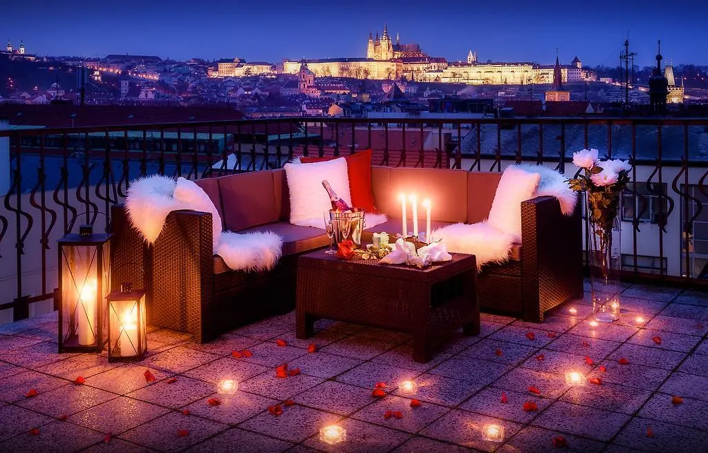 شقة A/C + Terrace Breakfast At Tiffany'S براغ