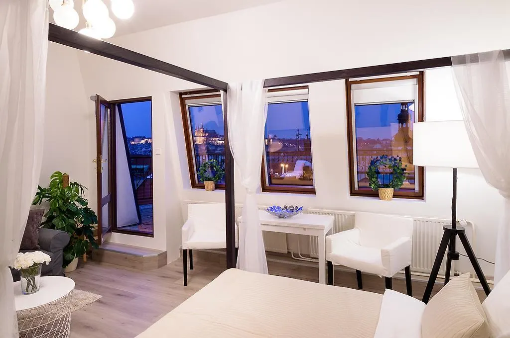 شقة A/C + Terrace Breakfast At Tiffany'S براغ