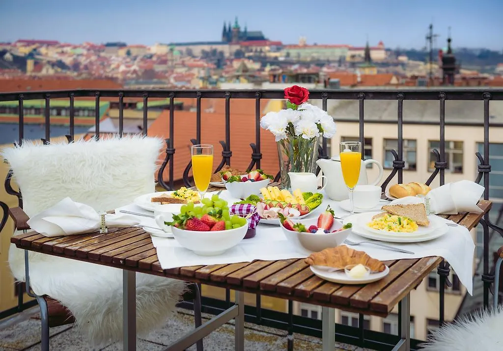 شقة A/C + Terrace Breakfast At Tiffany'S براغ
